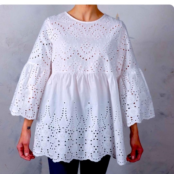 Gorgeous White Eyelet Classy Top. Available in Small and Medium. - Picture 1 of 7